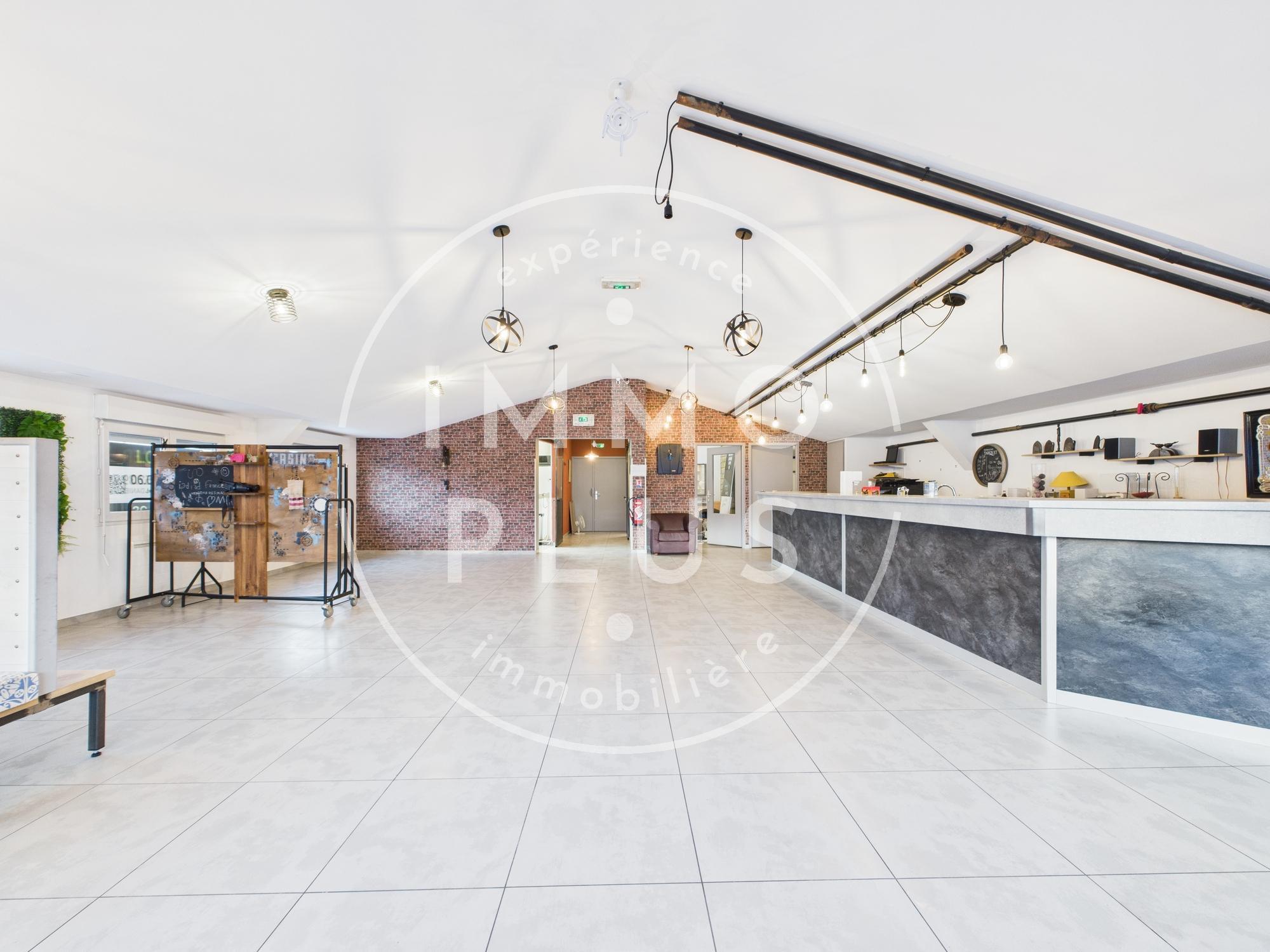 Photo **Local commercial à vendre à Meythet – Idéal pour investisseurs ou professionnels**