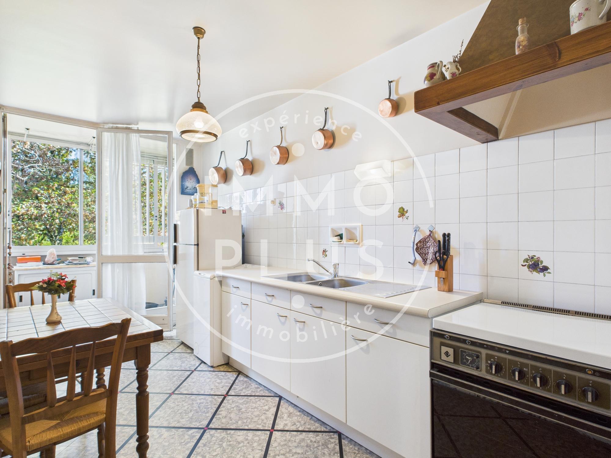 Photo Dernier étage à Annecy – Un T3 à réinventer.