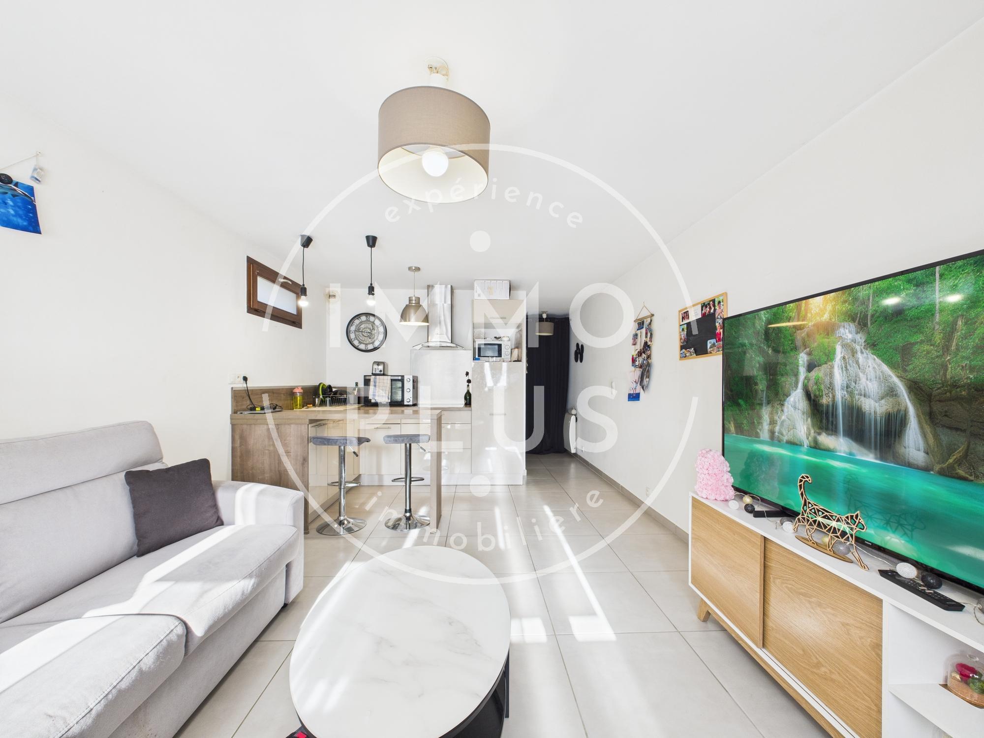 Photo Cran-Gevrier Vert Bois: Studio rénové.