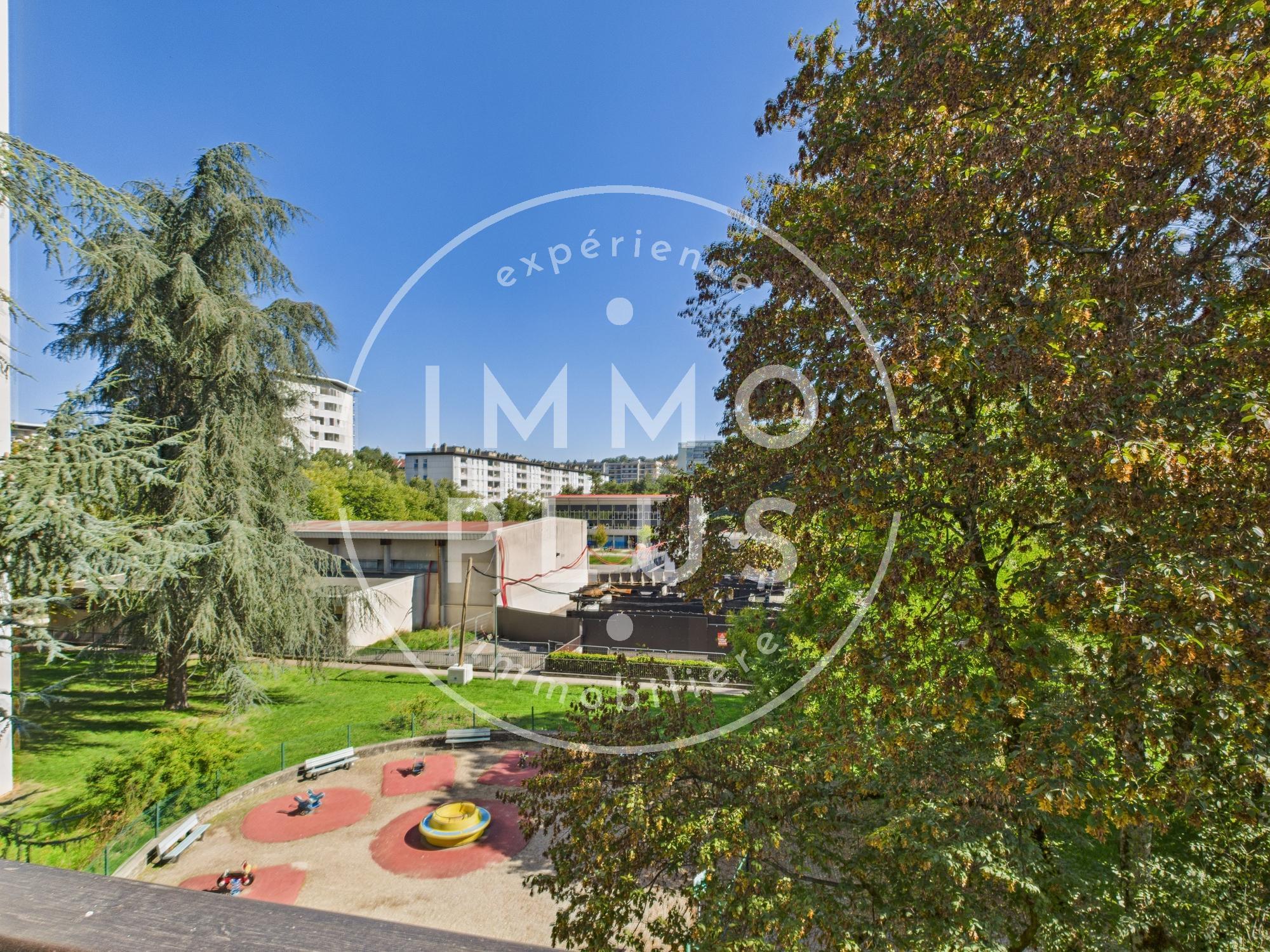 Photo Dernier étage à Annecy – Un T3 à réinventer.