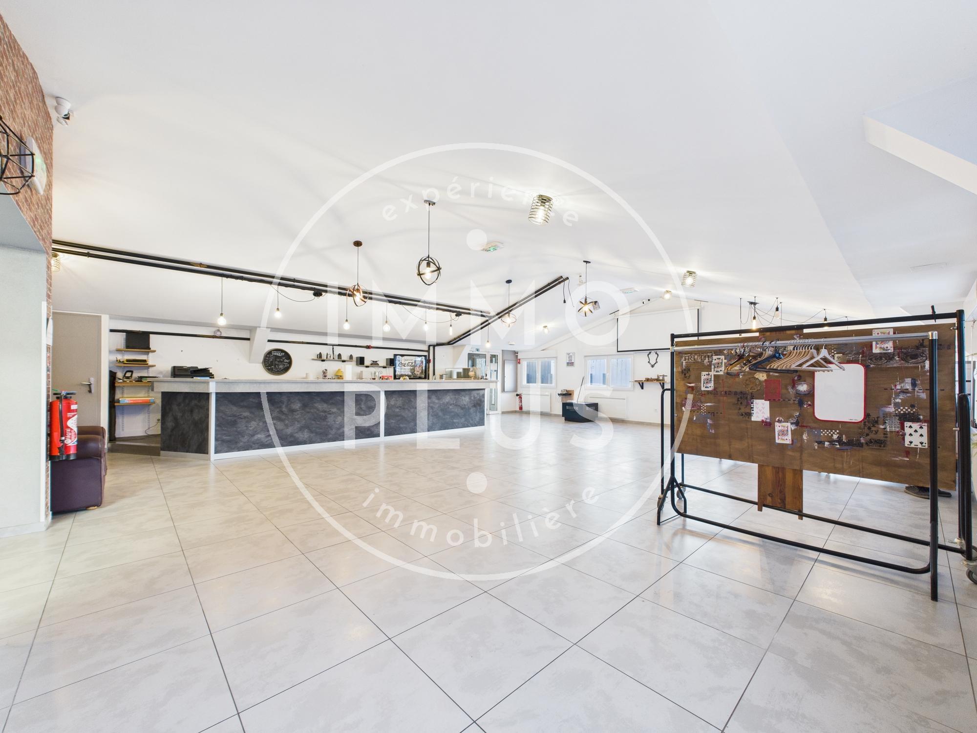 Photo **Local commercial à vendre à Meythet – Idéal pour investisseurs ou professionnels**