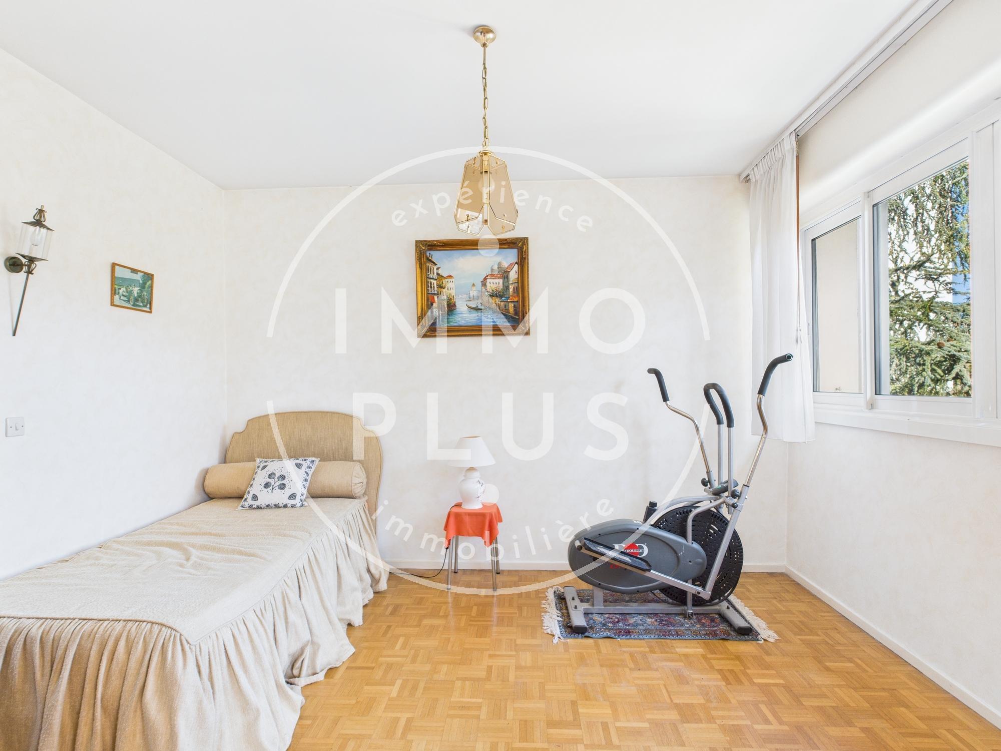 Photo Dernier étage à Annecy – Un T3 à réinventer.