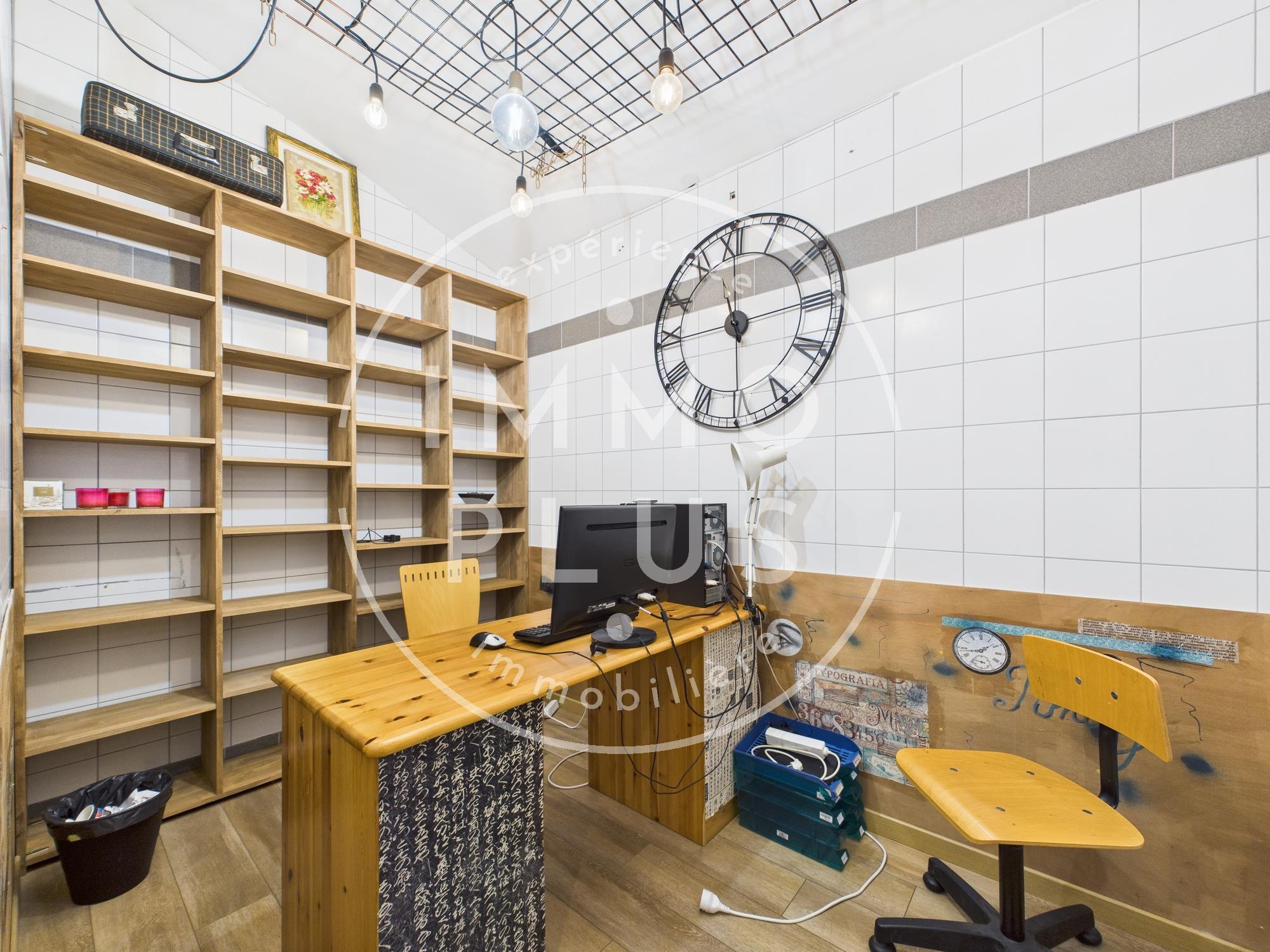 Photo **Local commercial à vendre à Meythet – Idéal pour investisseurs ou professionnels**