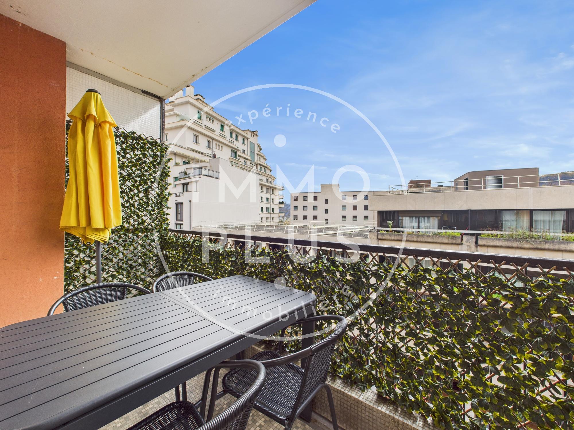 Photo ANNECY - rue Sommeiller - T3 traversant en parfait état