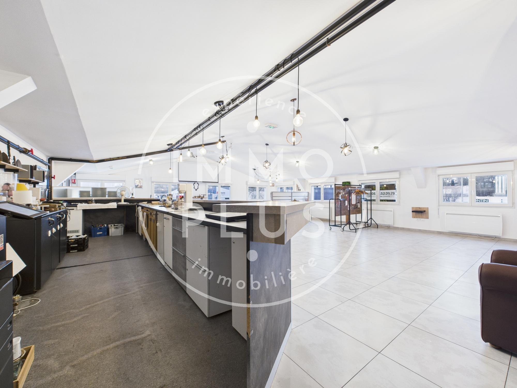 Photo **Local commercial à vendre à Meythet – Idéal pour investisseurs ou professionnels**