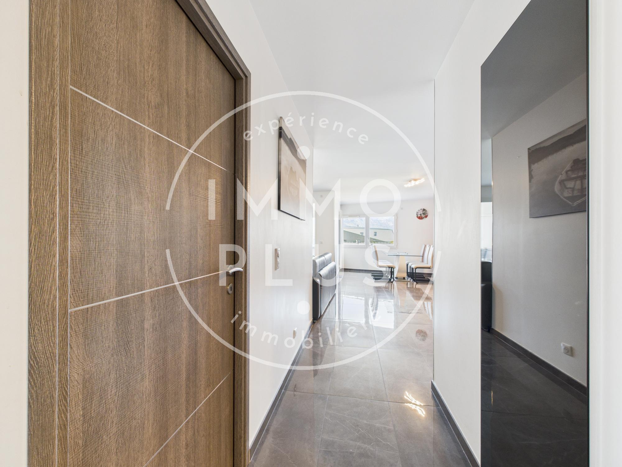 Photo T3 de 80 m² avec vue lac