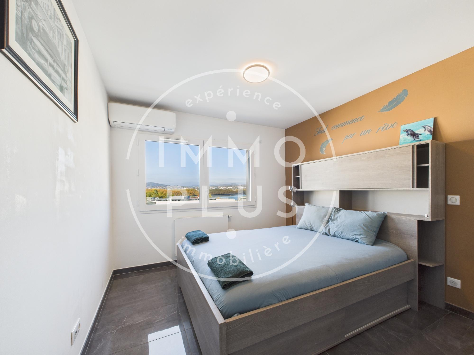 Photo T3 de 80 m² avec vue lac