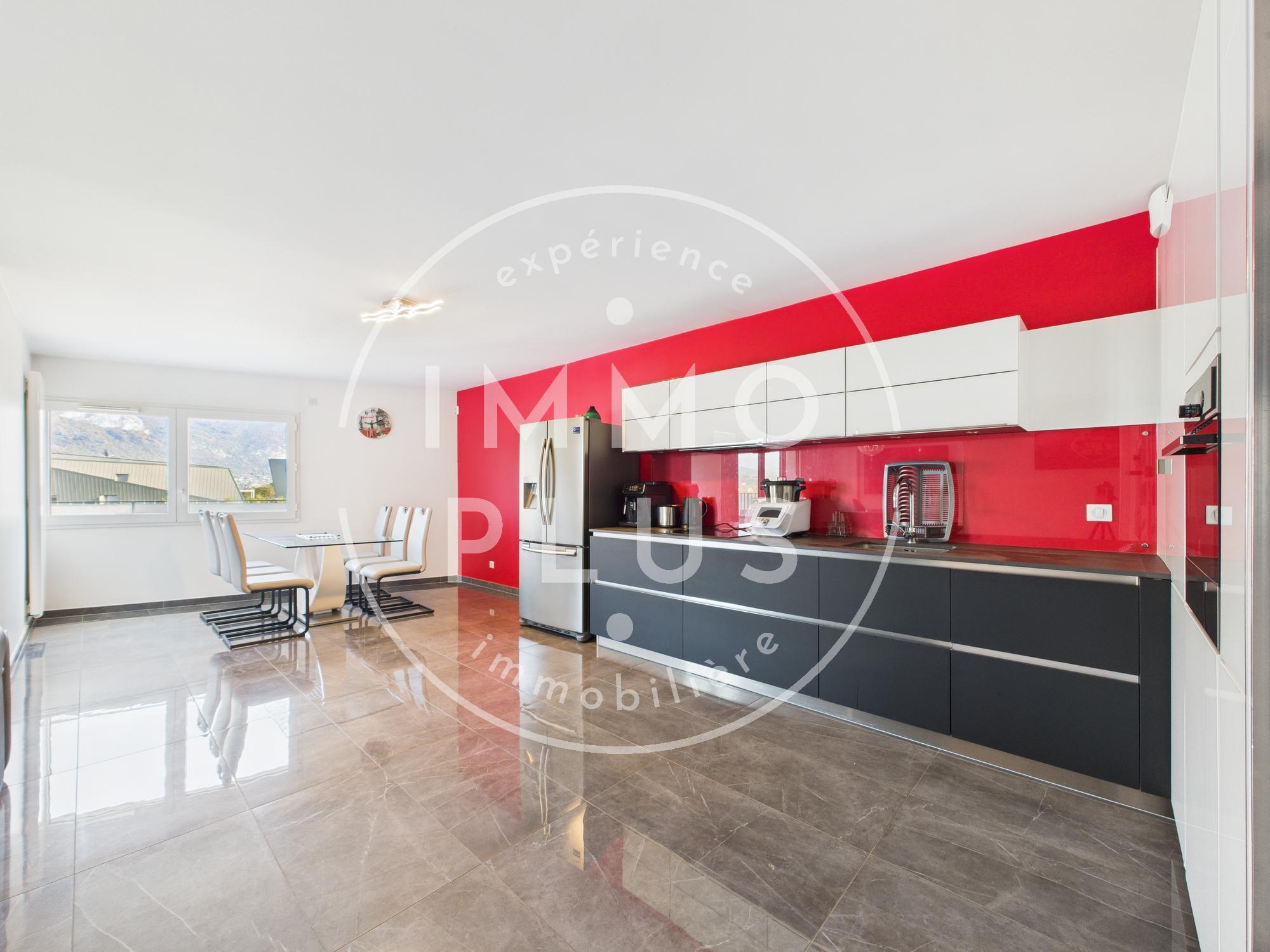 Photo T3 de 80 m² avec vue lac